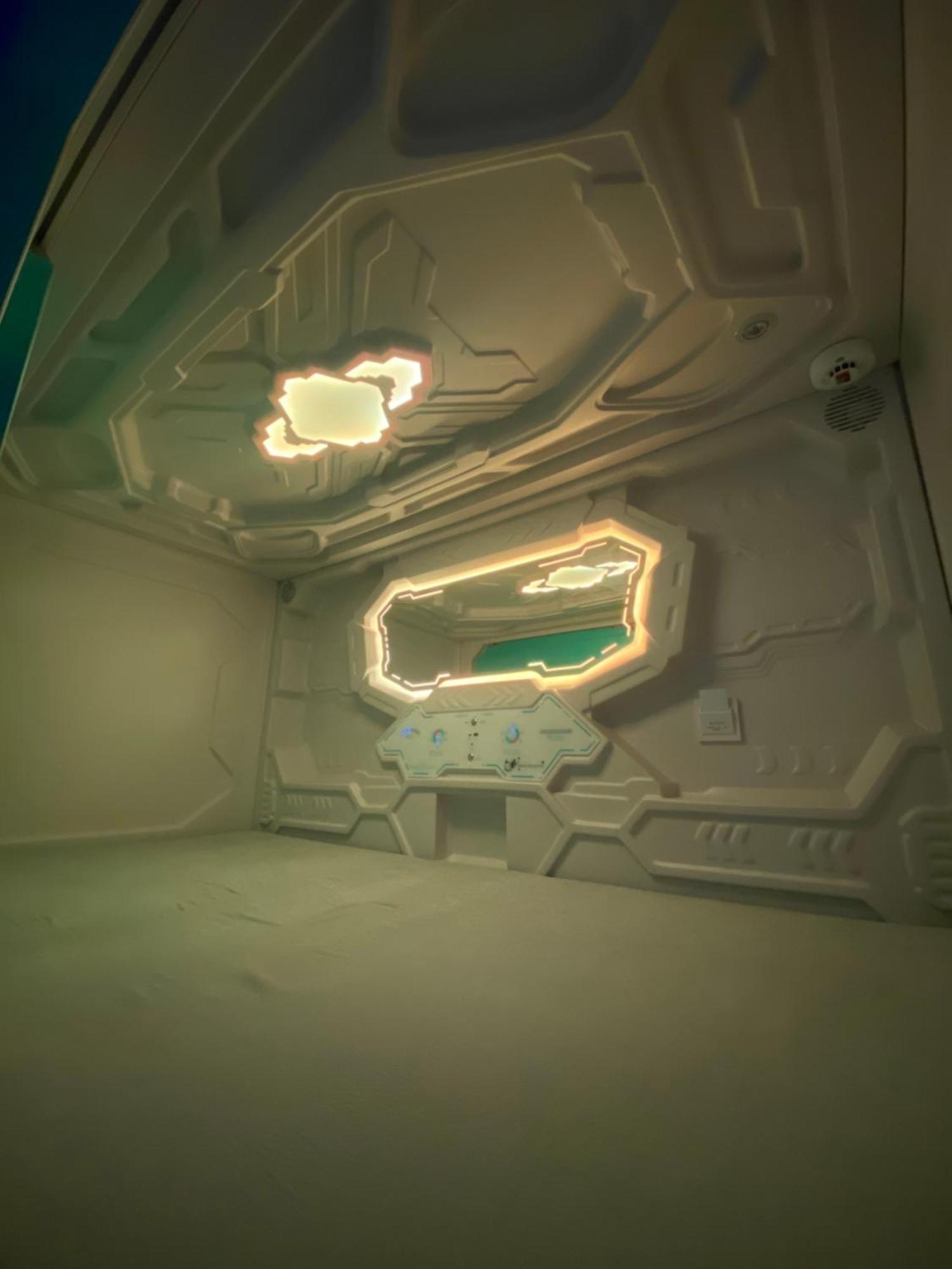 Hostel Mermaid Space Capsule